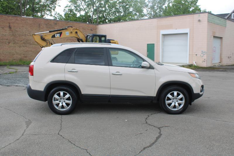 Kia Sorento LX 2WD 2011