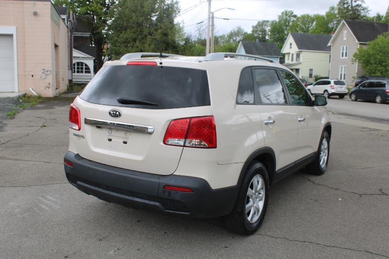 Kia Sorento LX 2WD 2011