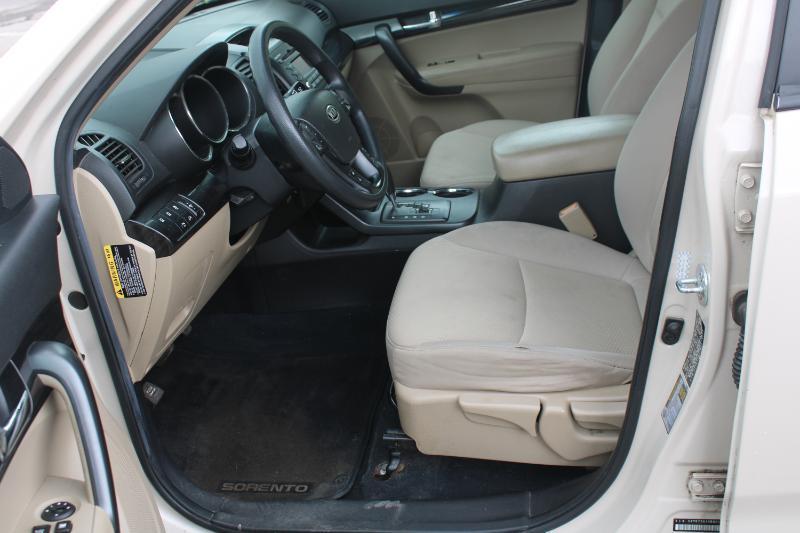 Kia Sorento LX 2WD 2011