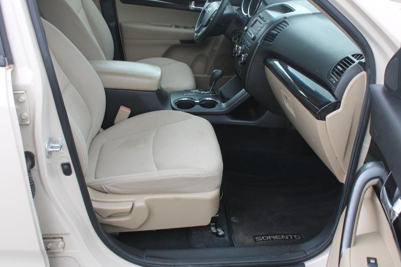 Kia Sorento LX 2WD 2011