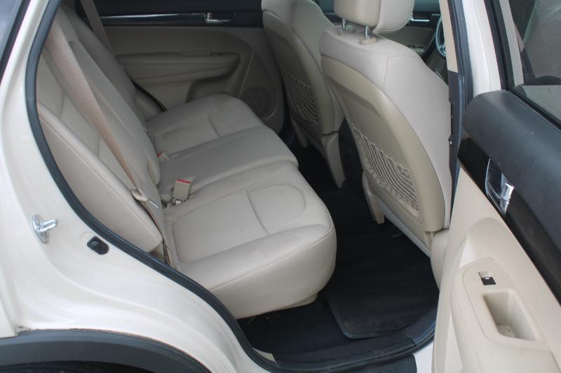 Kia Sorento LX 2WD 2011