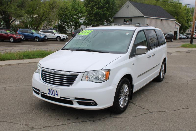 Chrysler Town & Country Touring-L 2014