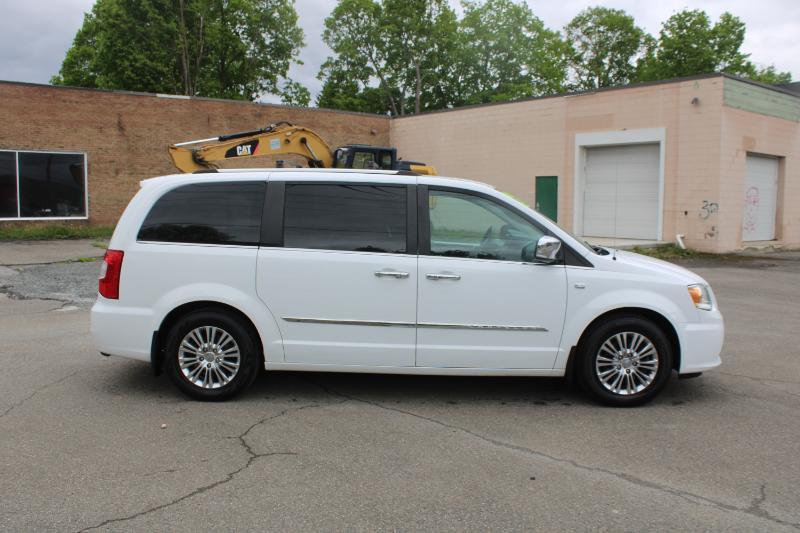 Chrysler Town & Country Touring-L 2014