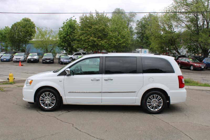 Chrysler Town & Country Touring-L 2014