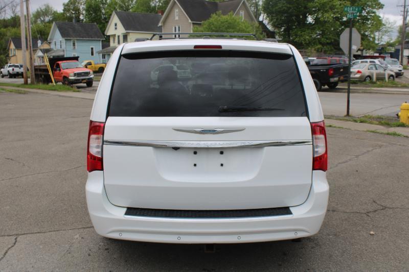 Chrysler Town & Country Touring-L 2014