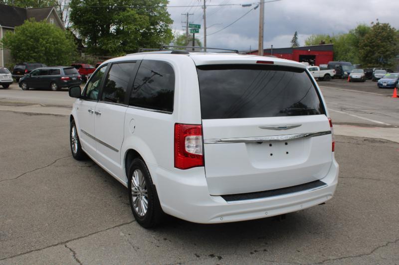Chrysler Town & Country Touring-L 2014