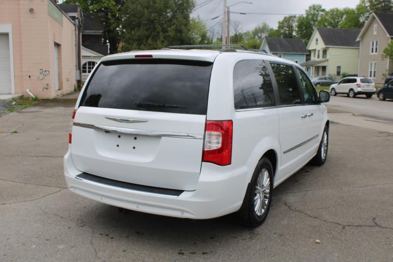 Chrysler Town & Country Touring-L 2014