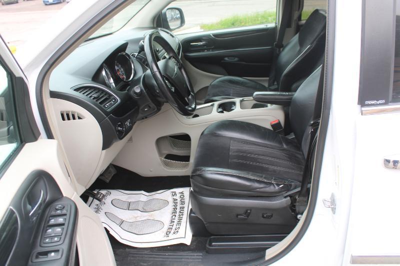 Chrysler Town & Country Touring-L 2014