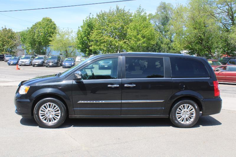 Chrysler Town & Country Limited Platinum 2015