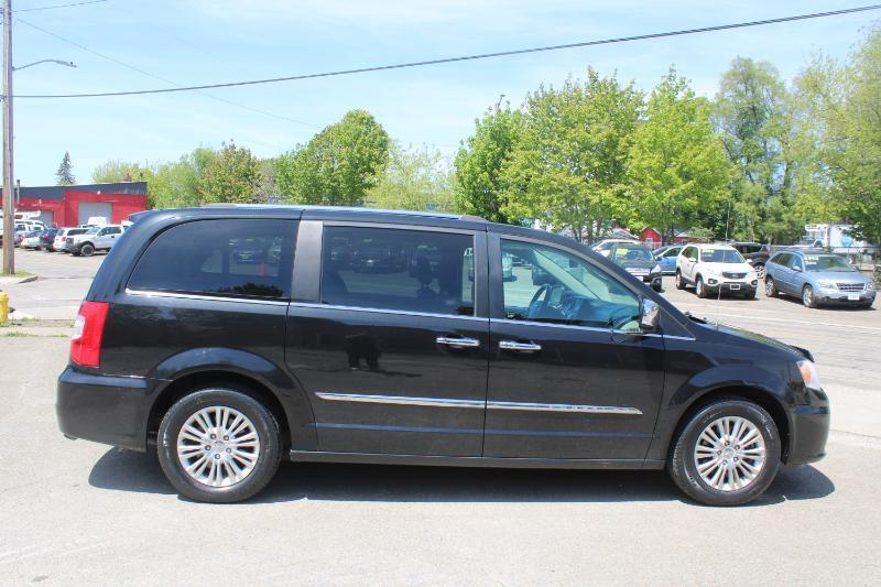 Chrysler Town & Country Limited Platinum 2015