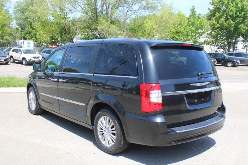 Chrysler Town & Country Limited Platinum 2015