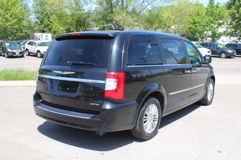 Chrysler Town & Country Limited Platinum 2015