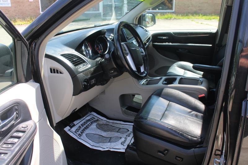 Chrysler Town & Country Limited Platinum 2015