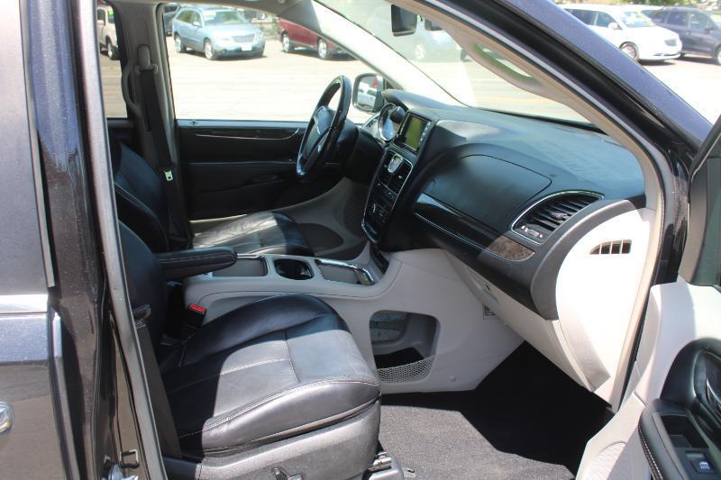 Chrysler Town & Country Limited Platinum 2015
