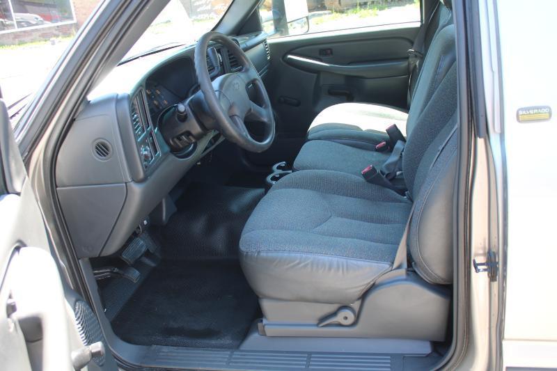 Chevrolet Silverado 1500 LS Long Bed 2WD 2003