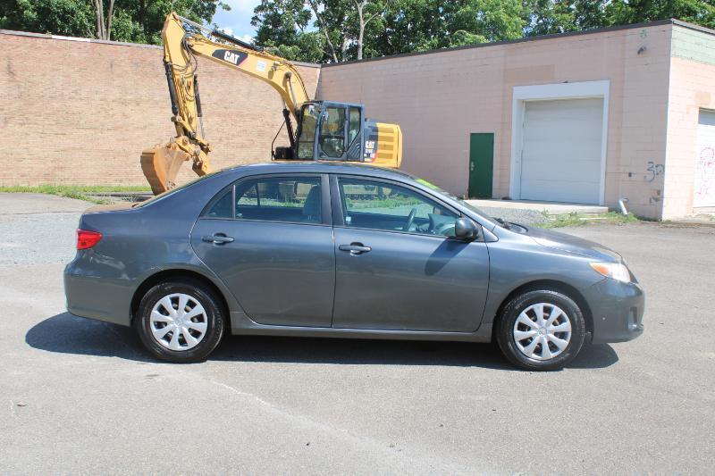 Toyota Corolla LE 4-Speed AT 2011