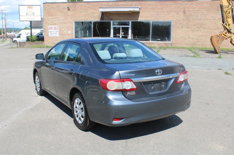 Toyota Corolla LE 4-Speed AT 2011