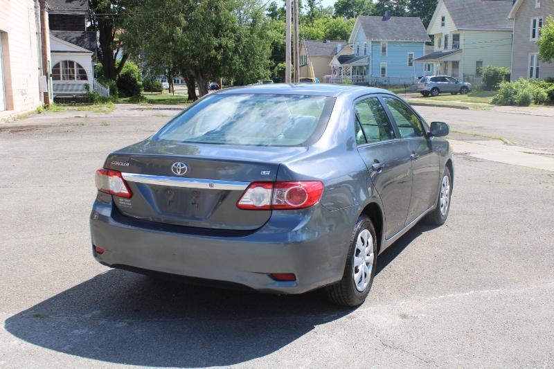 Toyota Corolla LE 4-Speed AT 2011