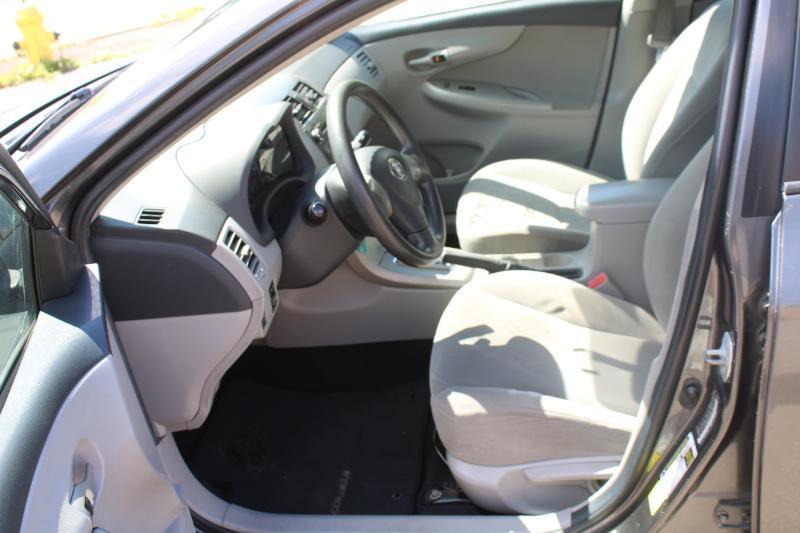 Toyota Corolla LE 4-Speed AT 2011