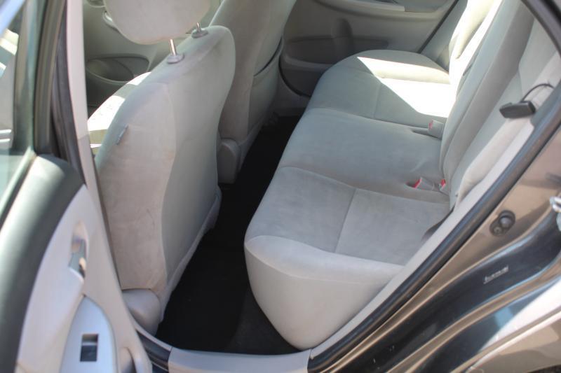 Toyota Corolla LE 4-Speed AT 2011
