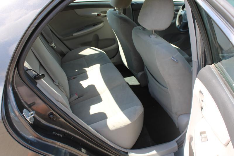 Toyota Corolla LE 4-Speed AT 2011