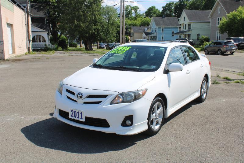 Toyota Corolla S 5-Speed MT 2011
