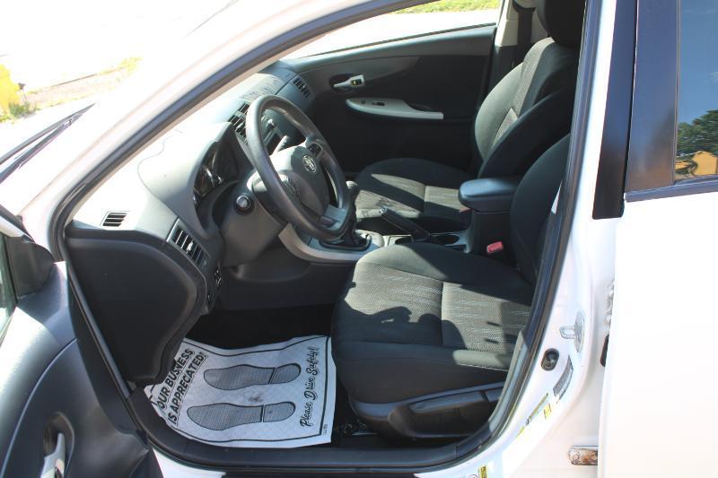 Toyota Corolla S 5-Speed MT 2011