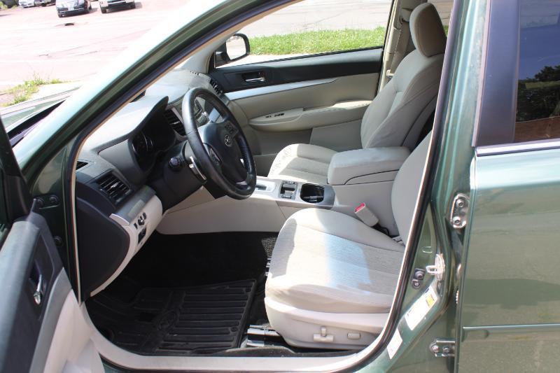 Subaru Outback 2.5i Premium 2013