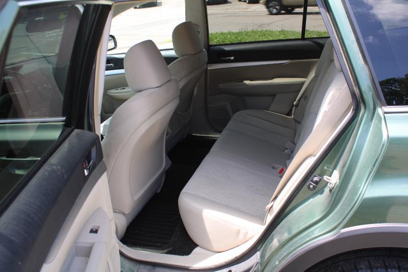 Subaru Outback 2.5i Premium 2013