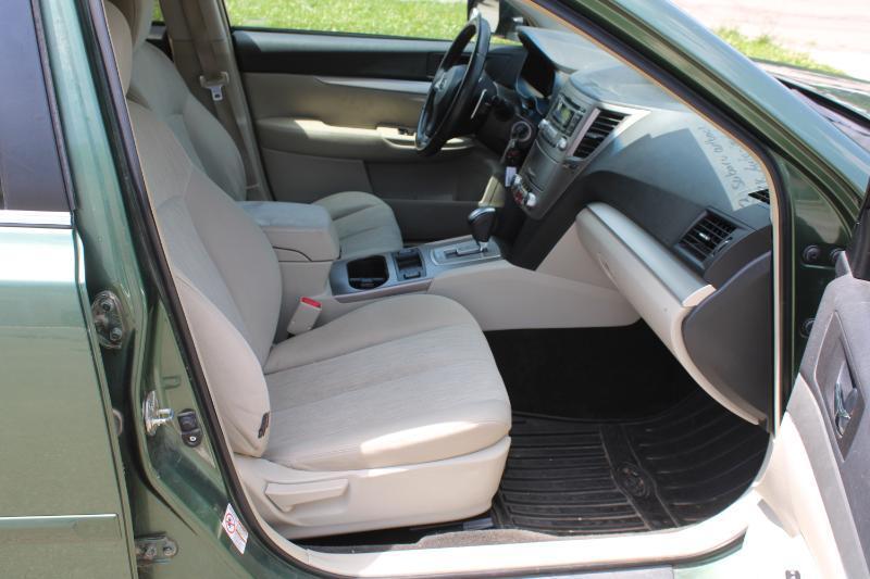 Subaru Outback 2.5i Premium 2013