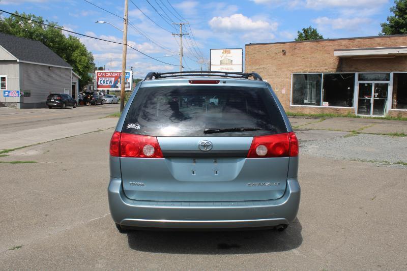 Toyota Sienna LE FWD 8-Passenger Seating 2008