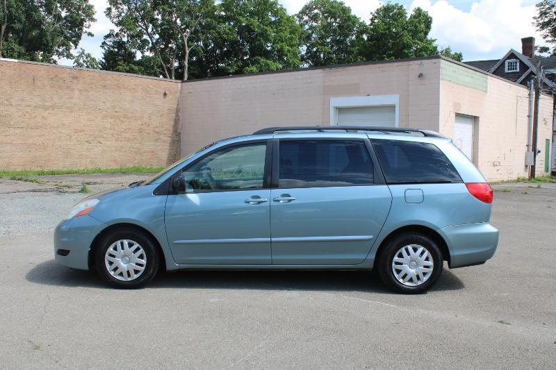 Toyota Sienna LE FWD 8-Passenger Seating 2008
