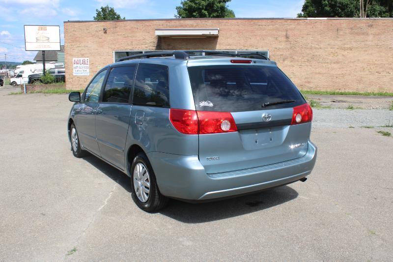 Toyota Sienna LE FWD 8-Passenger Seating 2008