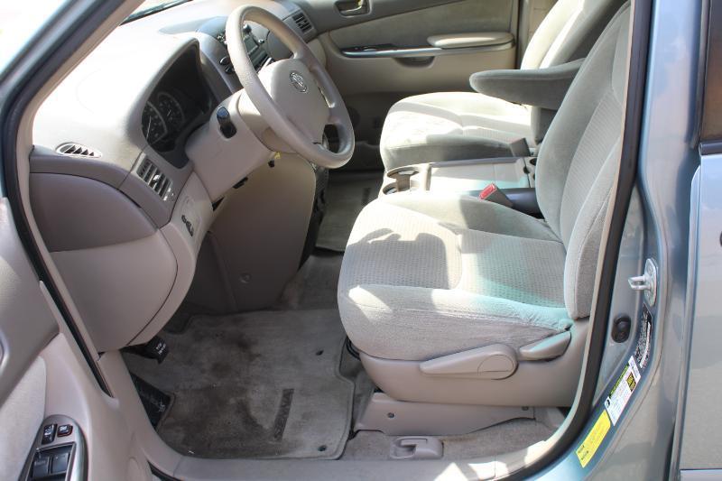 Toyota Sienna LE FWD 8-Passenger Seating 2008