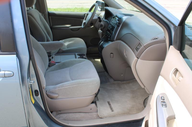 Toyota Sienna LE FWD 8-Passenger Seating 2008