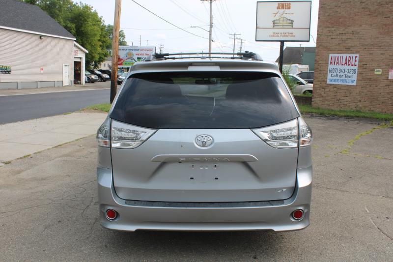 Toyota Sienna SE FWD 8-Passenger V6 2015