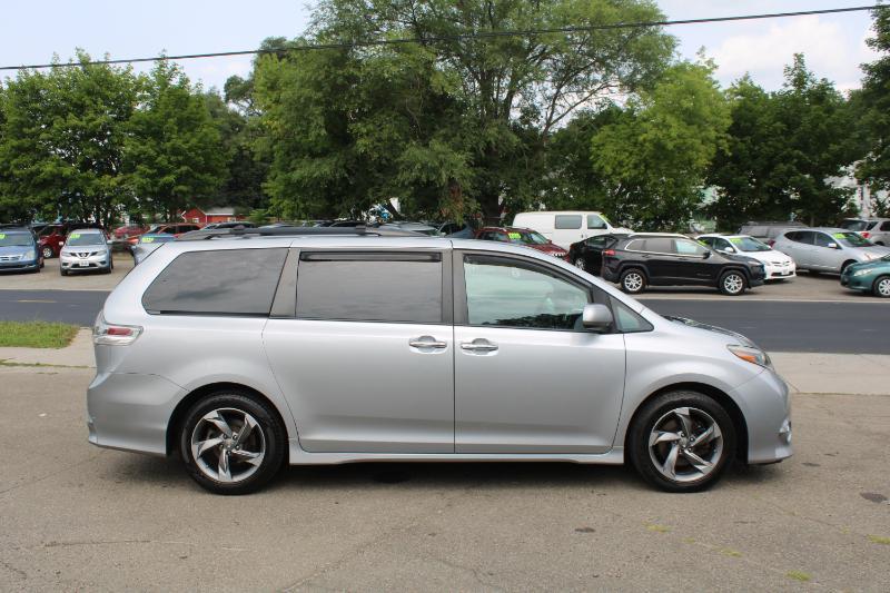 Toyota Sienna SE FWD 8-Passenger V6 2015