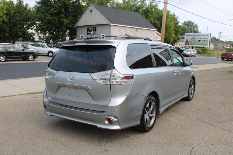 Toyota Sienna SE FWD 8-Passenger V6 2015