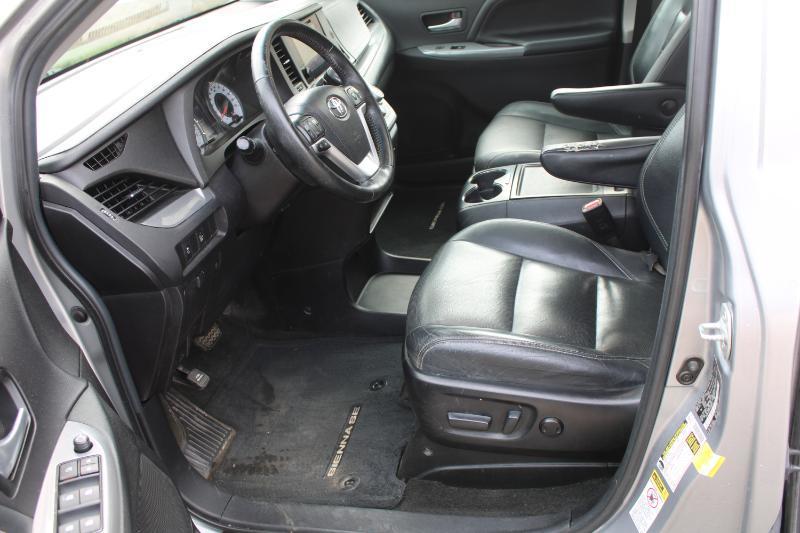 Toyota Sienna SE FWD 8-Passenger V6 2015