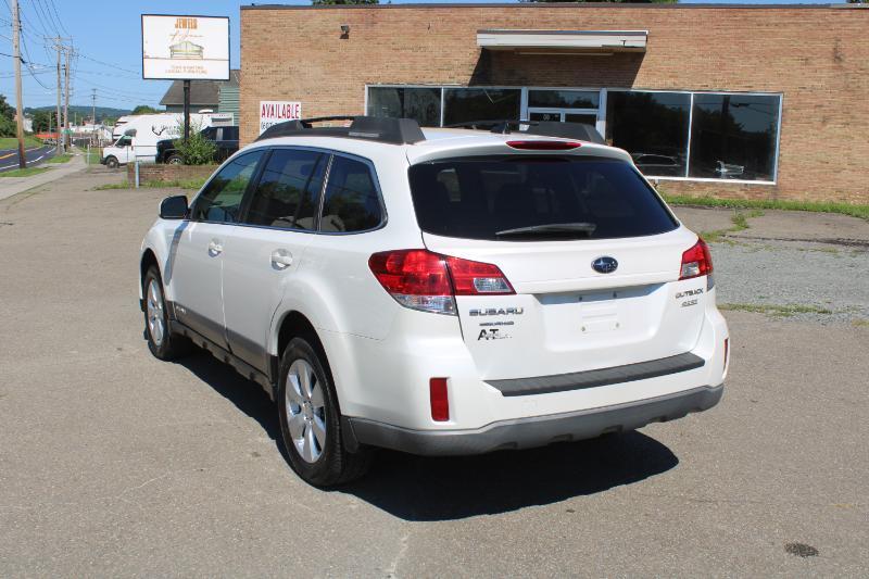Subaru Outback 2.5i Limited 2011