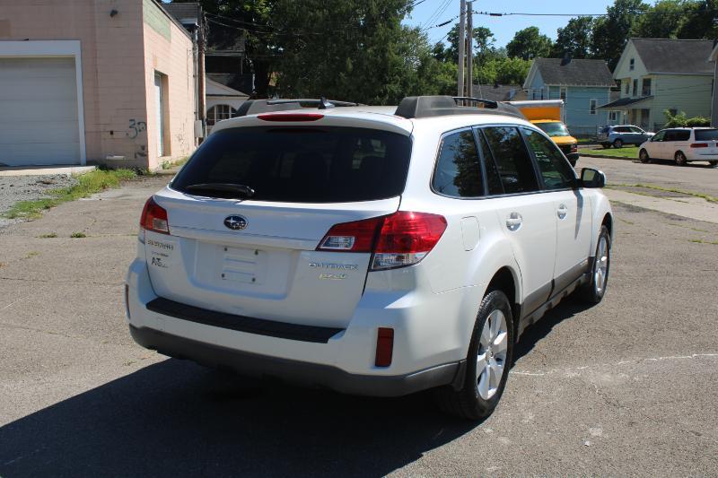 Subaru Outback 2.5i Limited 2011