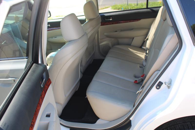 Subaru Outback 2.5i Limited 2011