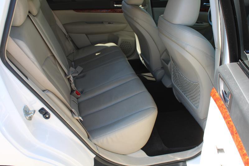 Subaru Outback 2.5i Limited 2011