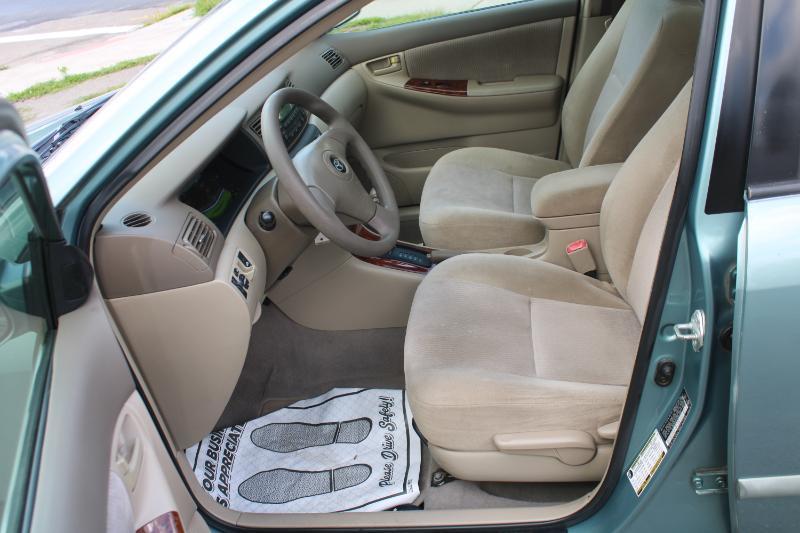 Toyota Corolla LE 2006