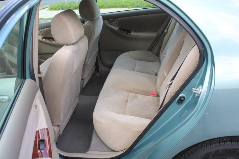 Toyota Corolla LE 2006