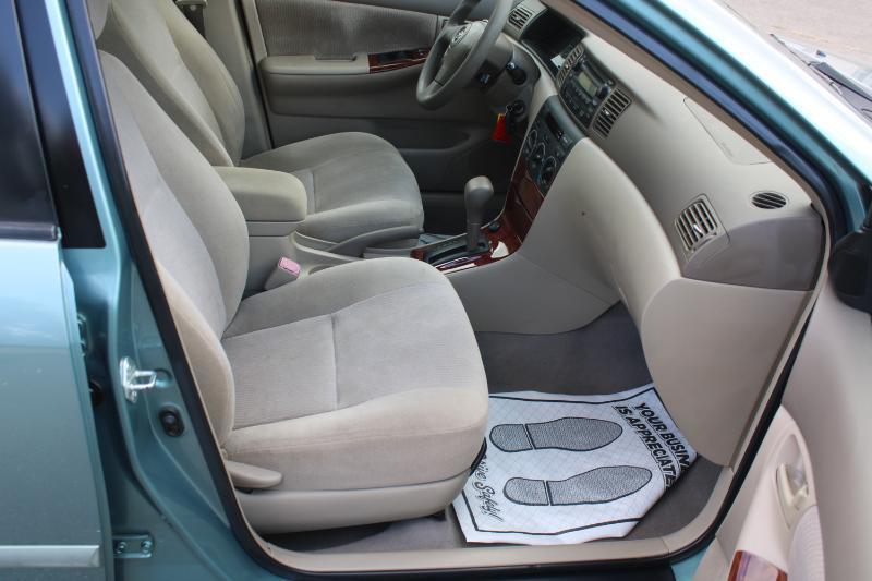 Toyota Corolla LE 2006