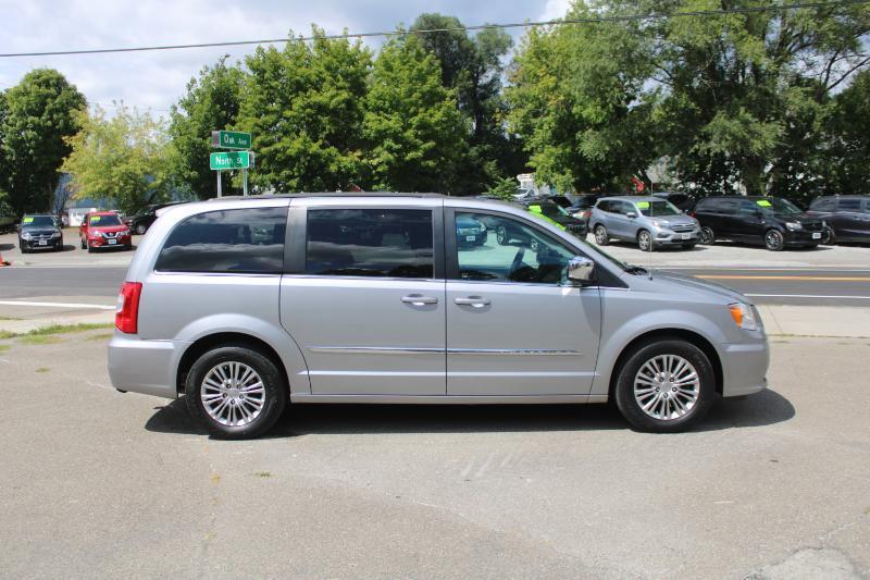 Chrysler Town & Country Touring-L 2015