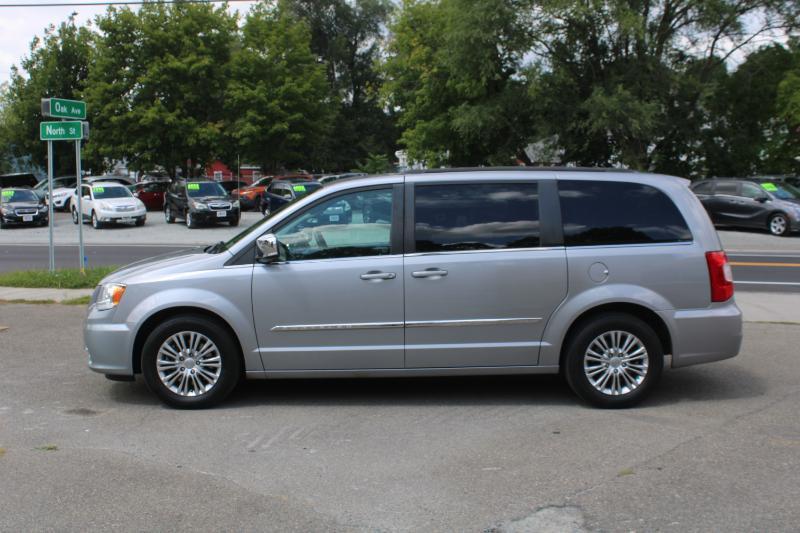 Chrysler Town & Country Touring-L 2015
