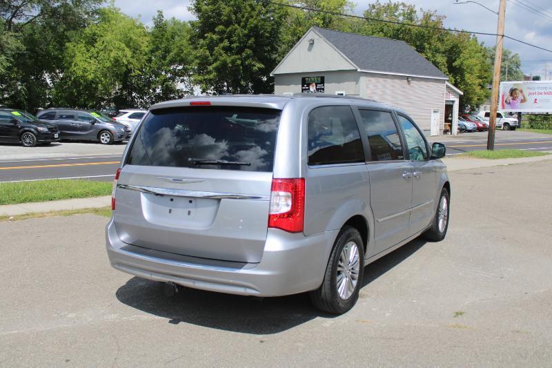 Chrysler Town & Country Touring-L 2015