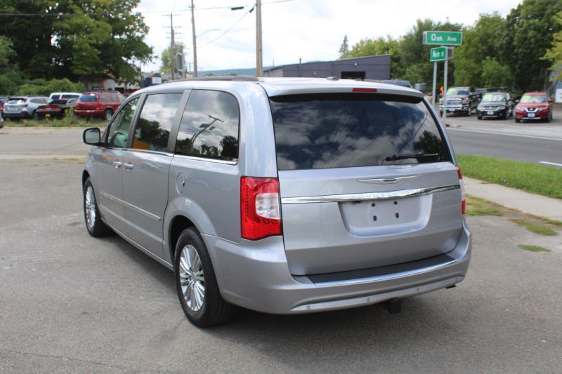 Chrysler Town & Country Touring-L 2015